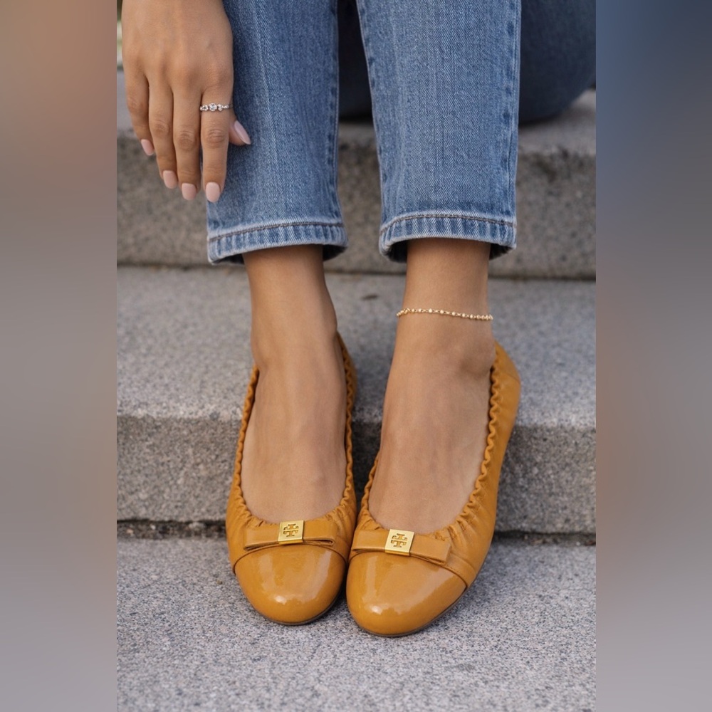 Authentic Women’s shoes slight on flat Tory Burch flat size 8.